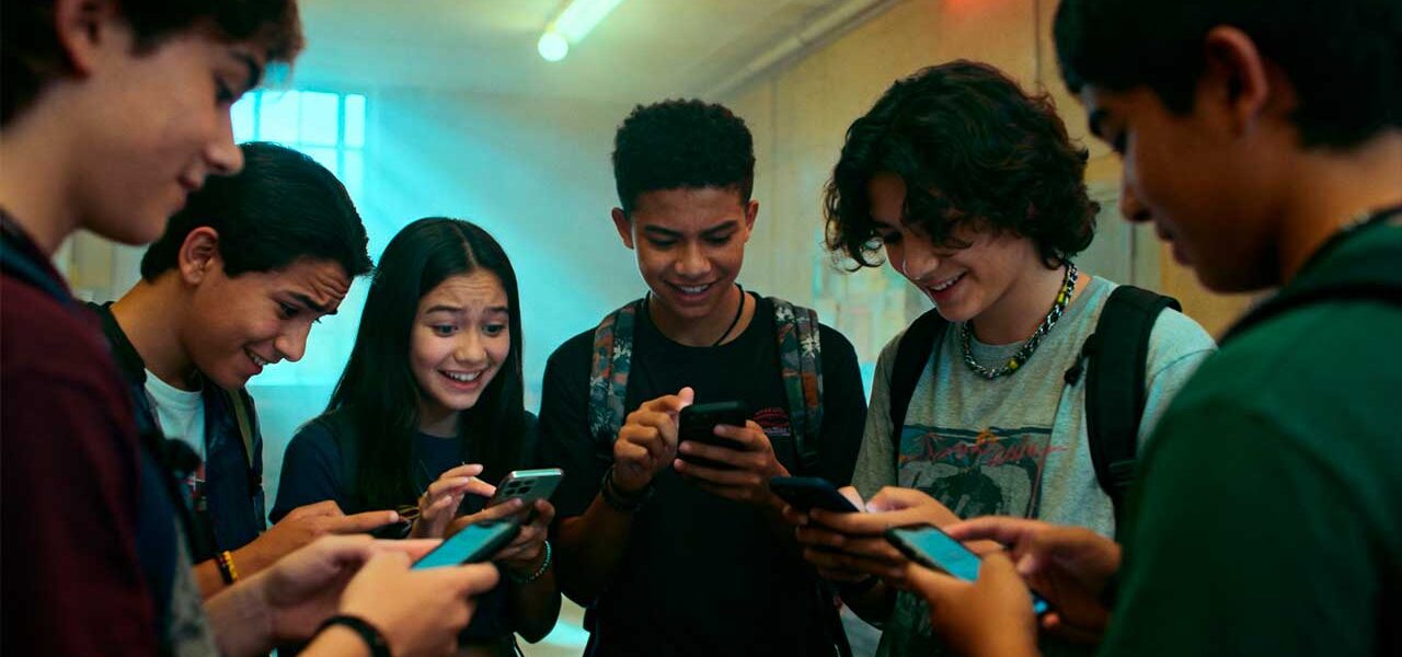 El móvil y los adolescentes en 2026: problema y herramienta clave