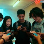 El móvil y los adolescentes en 2026: problema y herramienta clave